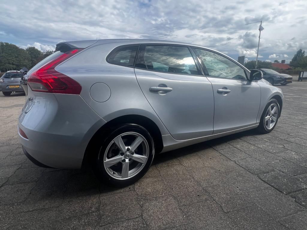 Volvo V40 2.0 t2 momentum, navi, afn. trekhaak enz...