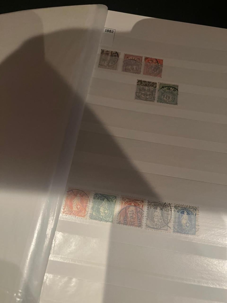 Kleine collectie Zwitserland in mooi album met gaaf blok!
