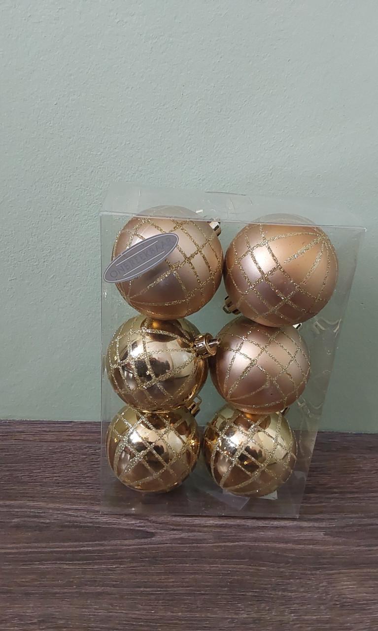 14 Onbreekbare kerstballen voor €4
