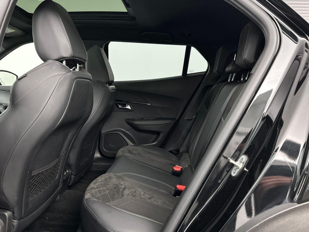 Peugeot 2008 1.2 gt pack | navigatie | alcantara | panoramadak | focal hi-f