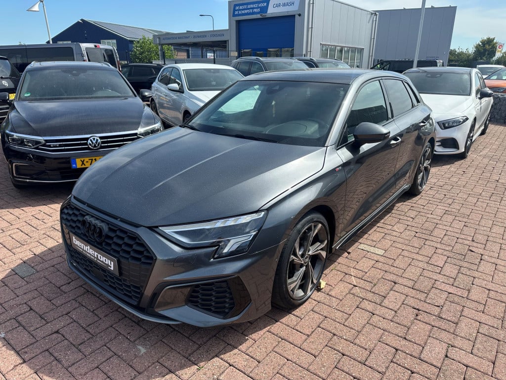 Audi A3 sportback 35 tfsi 150pk s-tronic s edition | pano dak