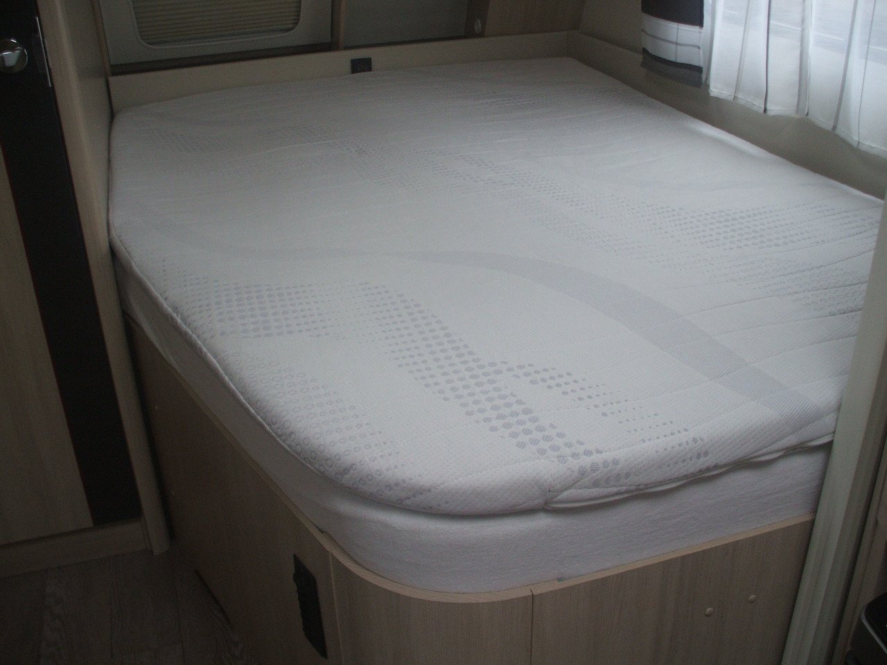 Topper op maat gemaakt voor een fransbed in caravan.