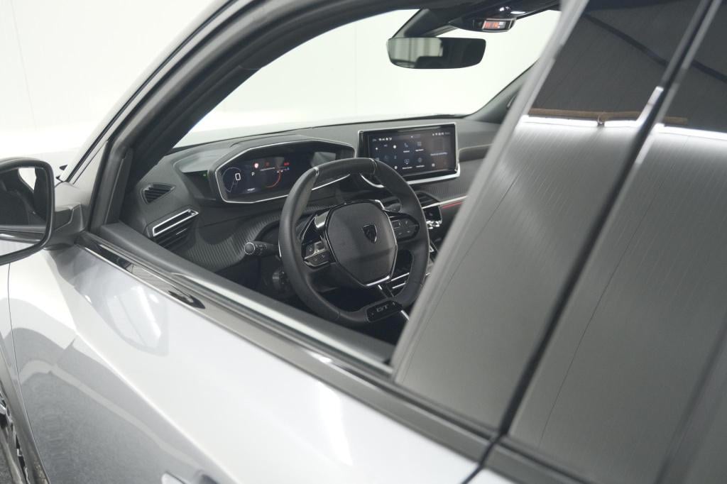Peugeot 2008 puretech 130 eat8 gt | 360 camera | stoelmassage | adaptieve c
