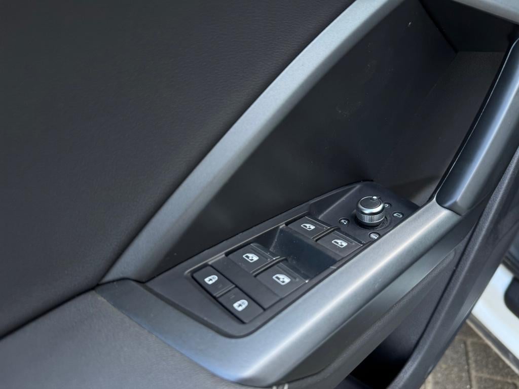 Audi Q3 35 tfsi 3x s-line* keyless * matrix led * camera * carplay