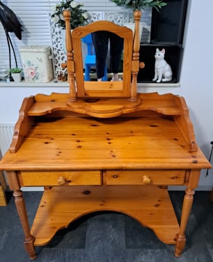 Mooie vintage, massief grenen kaptafel met opzetstuk en spiegel