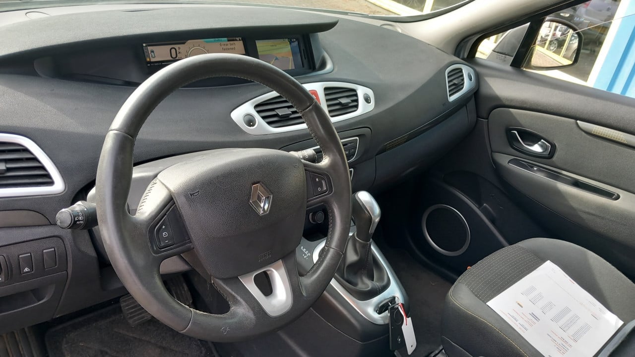 Renault SCENIC 2.0 Dynamique Automaat !! bj:2011 airco-navigatie