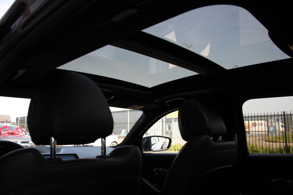 BMW 3-serie touring 330i high executive edition | m-sport | pano. | leder |
