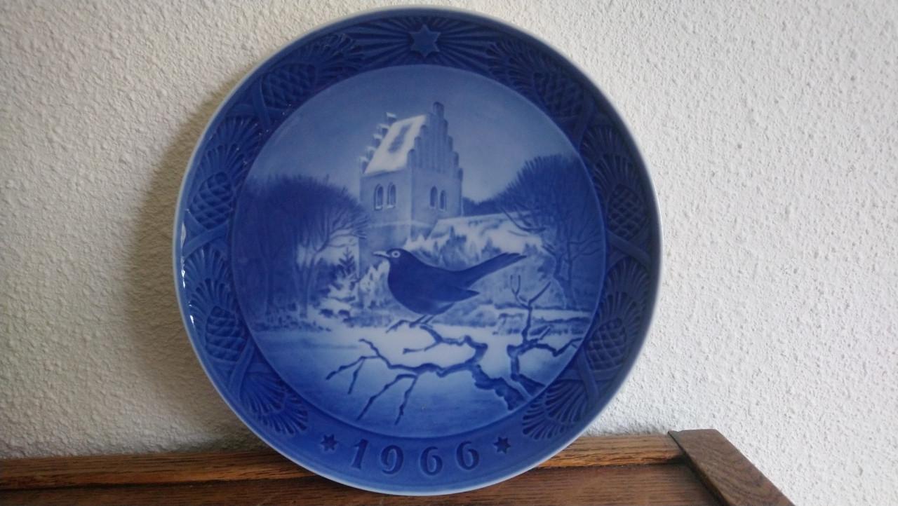 Royal Copenhagen wandbord kerst 1966 Blackbird at Christmas Time