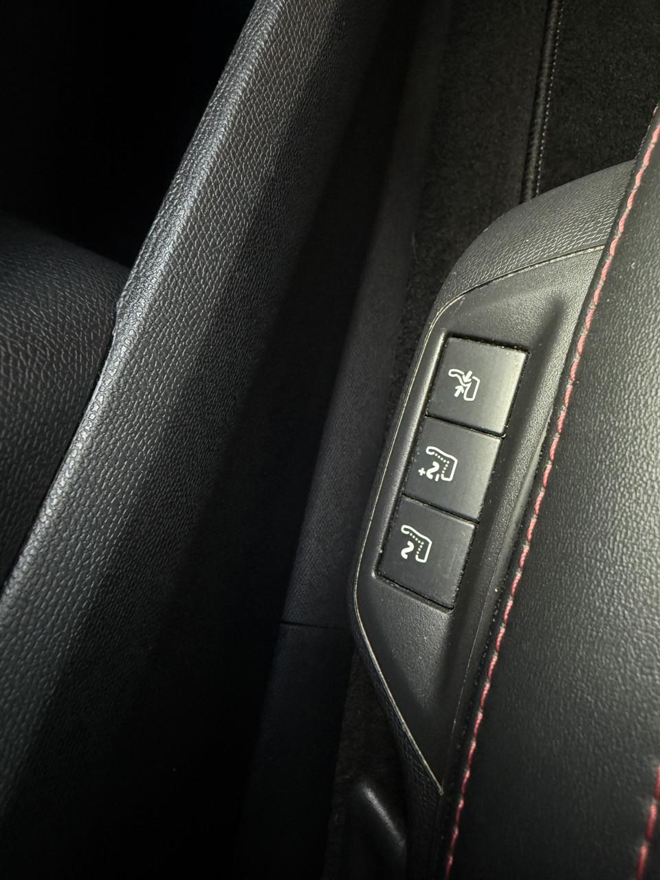 Peugeot 308 1.2 Puretech 130pk S&S Eat8 2019 Blauw