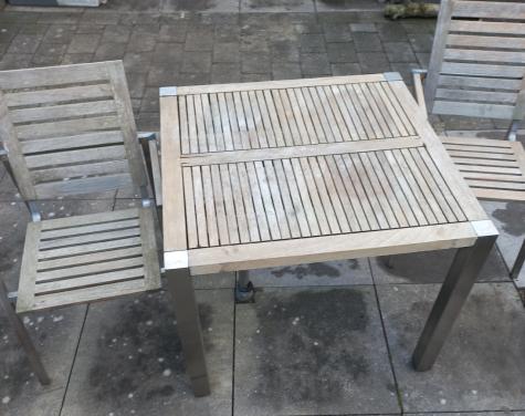 Tuintafel + 2 bijpassende stoelen