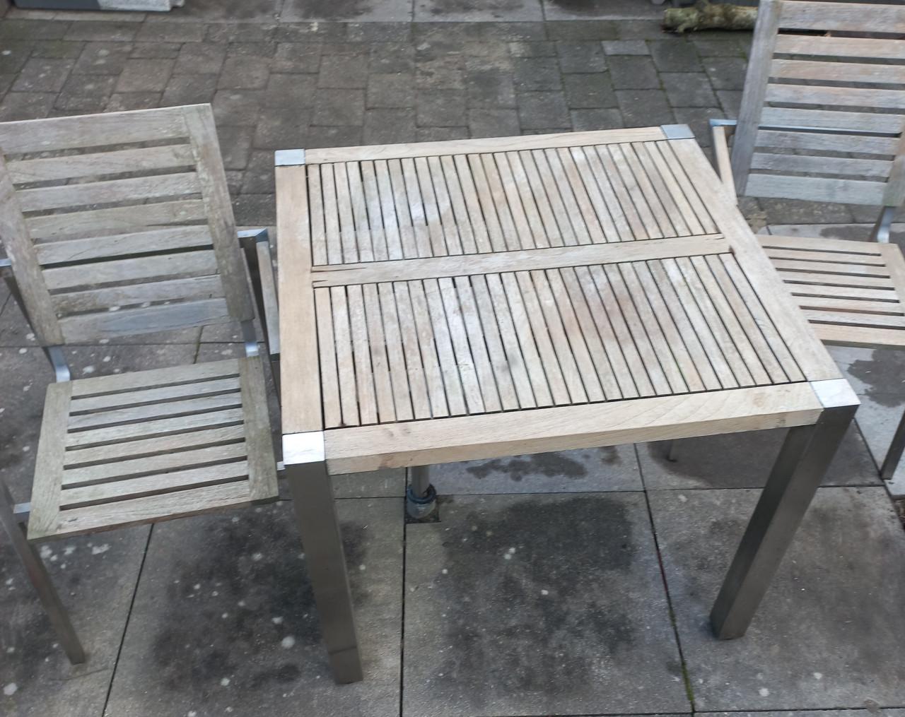 Tuintafel + 2 bijpassende stoelen