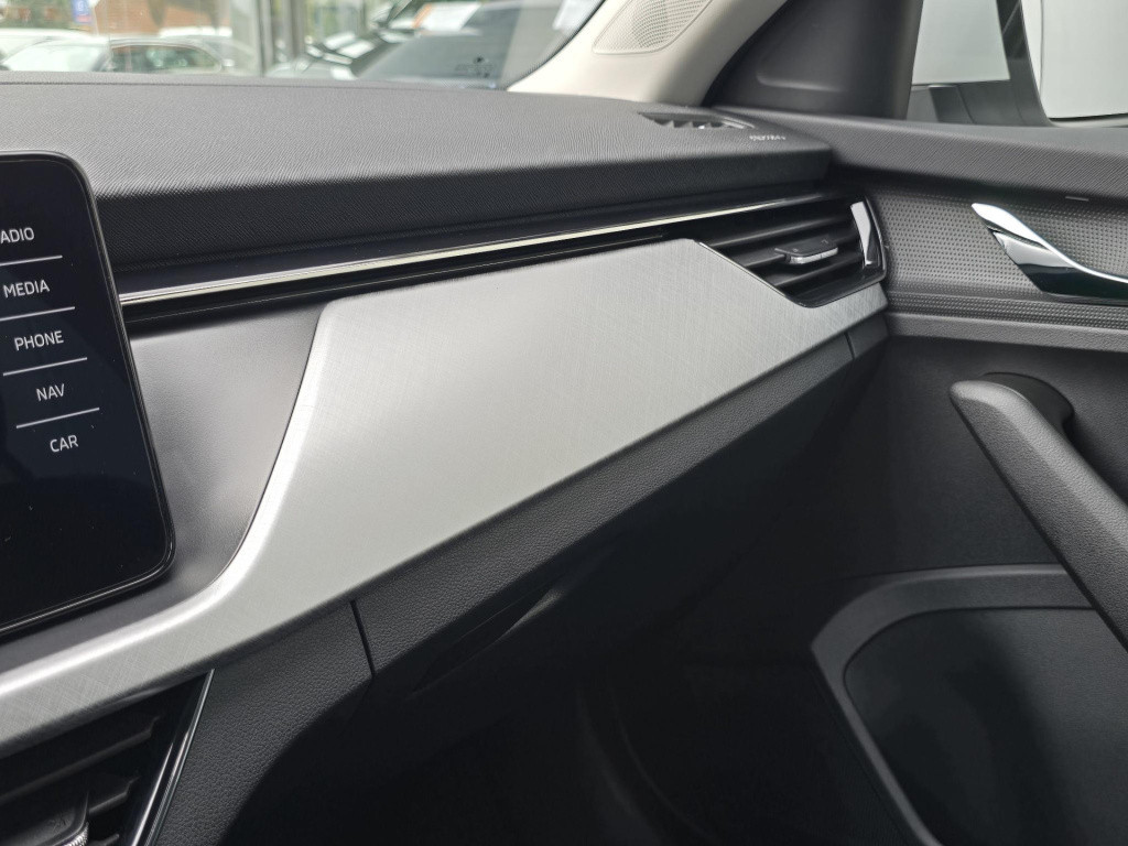 Skoda Kamiq 1.0 tsi selection virtual cockpit carplay navigatie pdc v+a sto