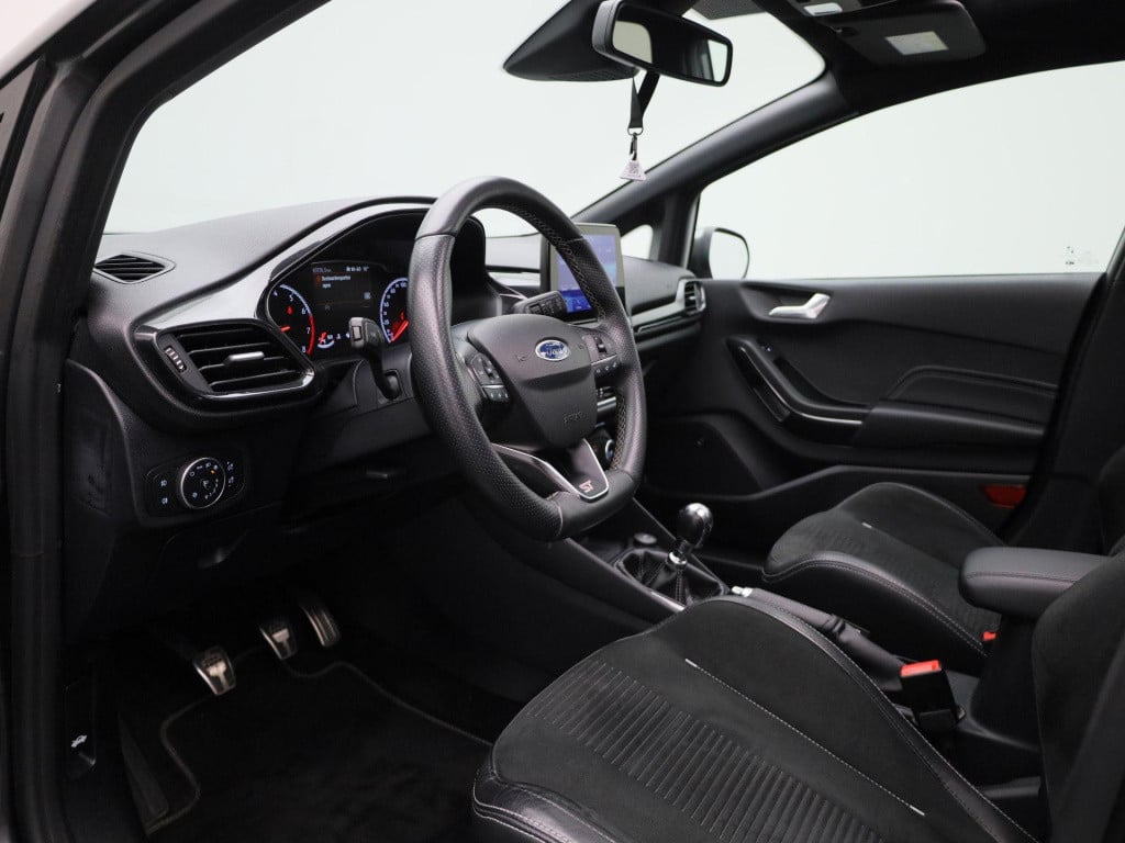 Ford Fiesta 1.5 ecoboost st-3 panoramadak | winterpack | b&o soundsystem | 