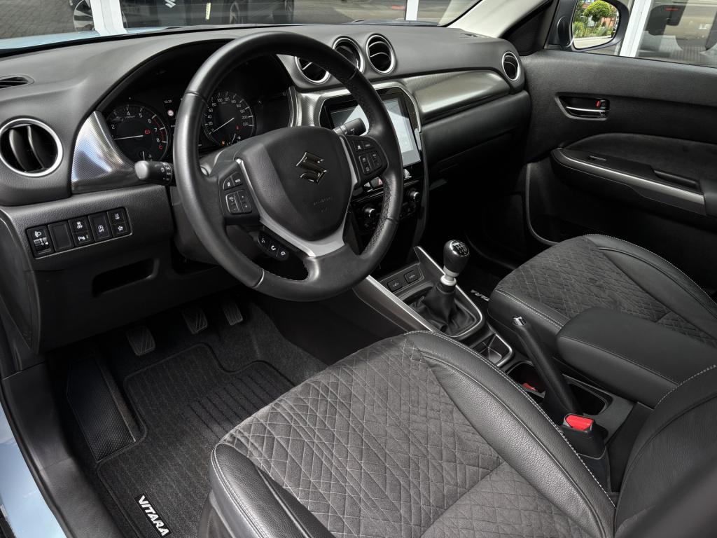 Suzuki Vitara 1.4 boosterjet style smart hybrid