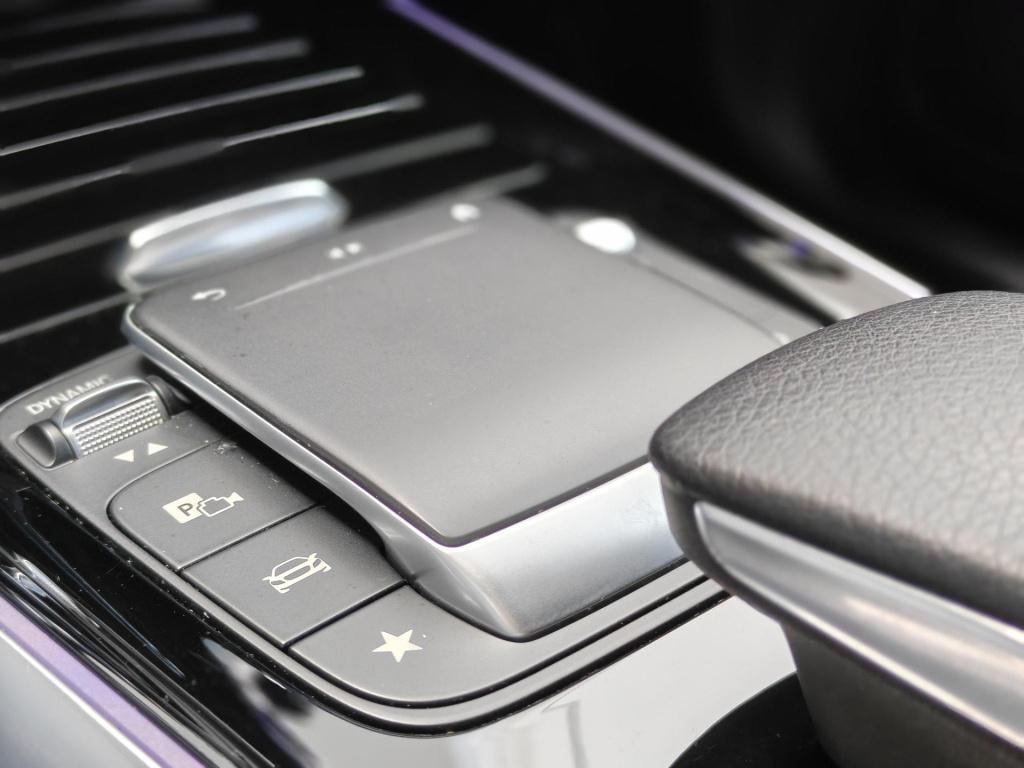 Mercedes-Benz Gla-klasse 180 amg line trekhaak/amg/clima/camera