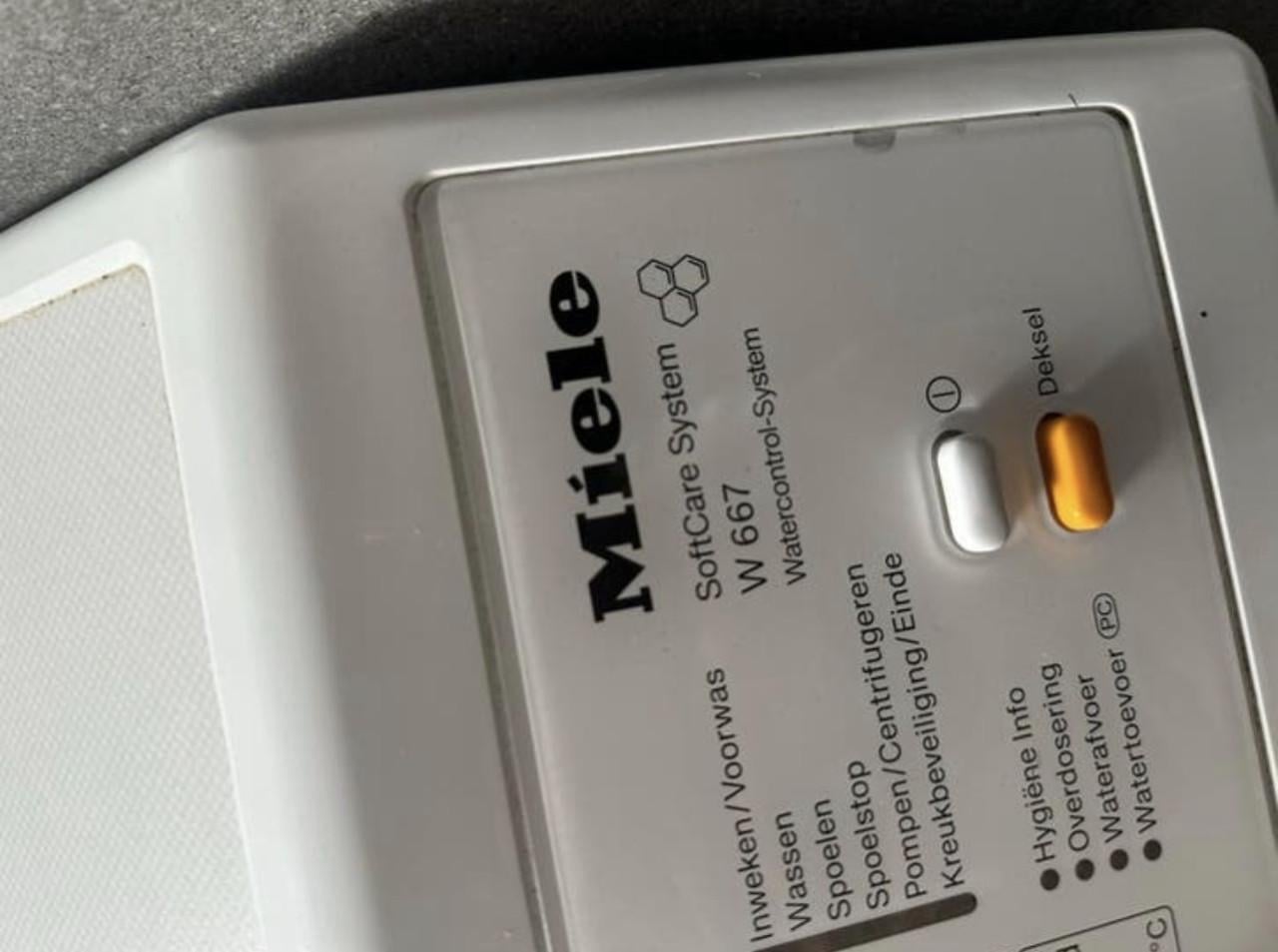 Miele bovenlader wasmachine schoon en werkt uitstekend