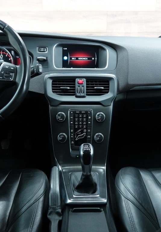 Volvo V40 2.0 t3 momentum | cruise | pdc | leder |