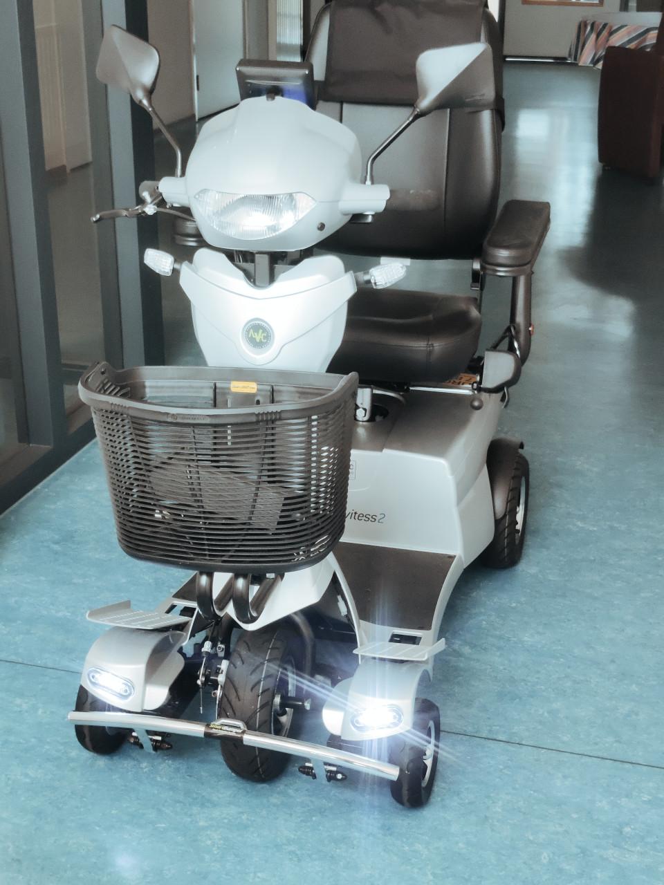 SCOOTMOBIEL TE KOOP  WEGENS VERHUIZING nieuw
