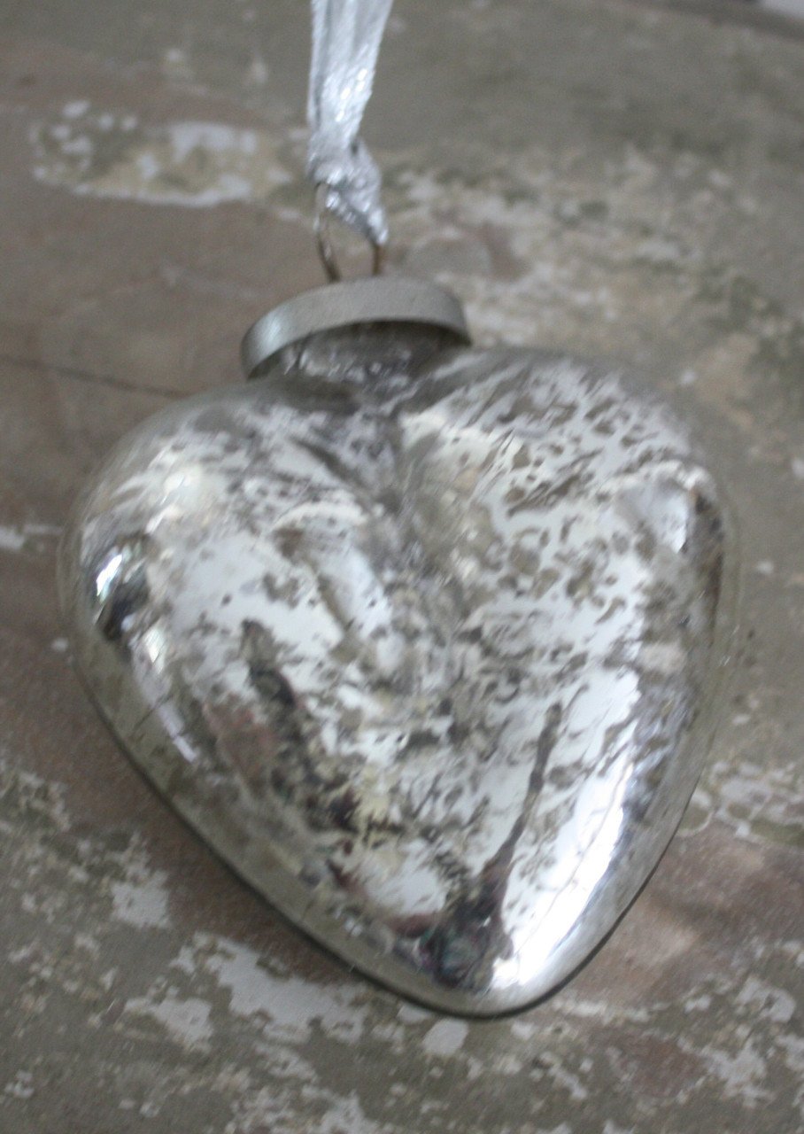 Zilverkleurig glazen hart