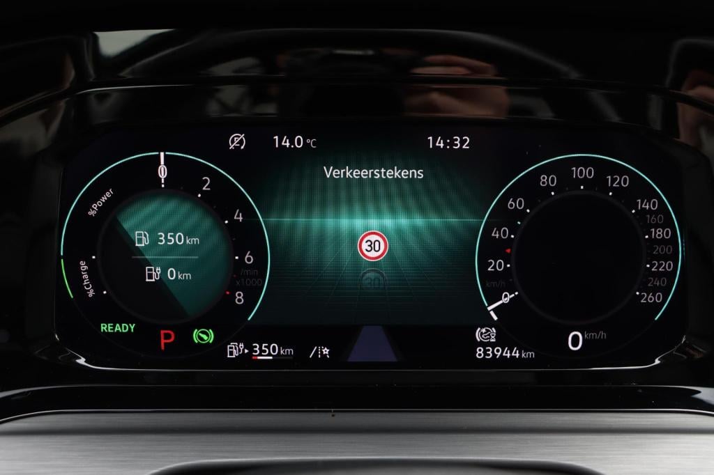 Volkswagen Golf 1.4 ehybrid style 204pk dsg6 | soh 89,8% |