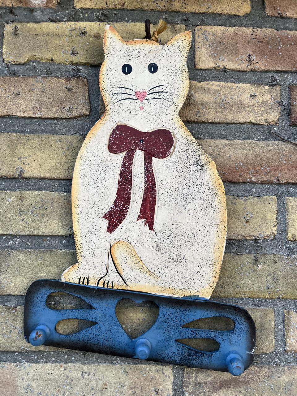 Leuke houten kapstokken in dieren thema (konijn, kat)