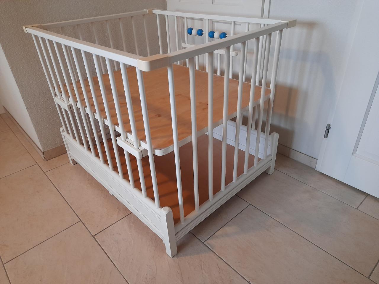 Witte inklapbare bopita box (in goede staat ) in hoogte verstelbaar!