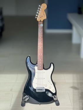 Te koop Fender Squier Stratocaster incl. koffer en standaard!!
