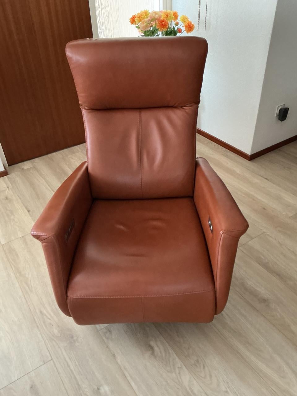 Prominent sta op stoel leder