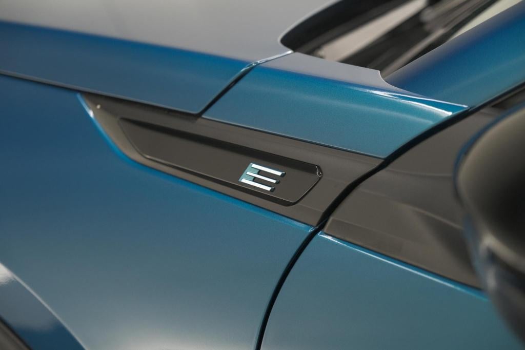 Peugeot E-2008 ev allure avantage 54 kwh | soh 97,6% | 11 kw lader | apple 