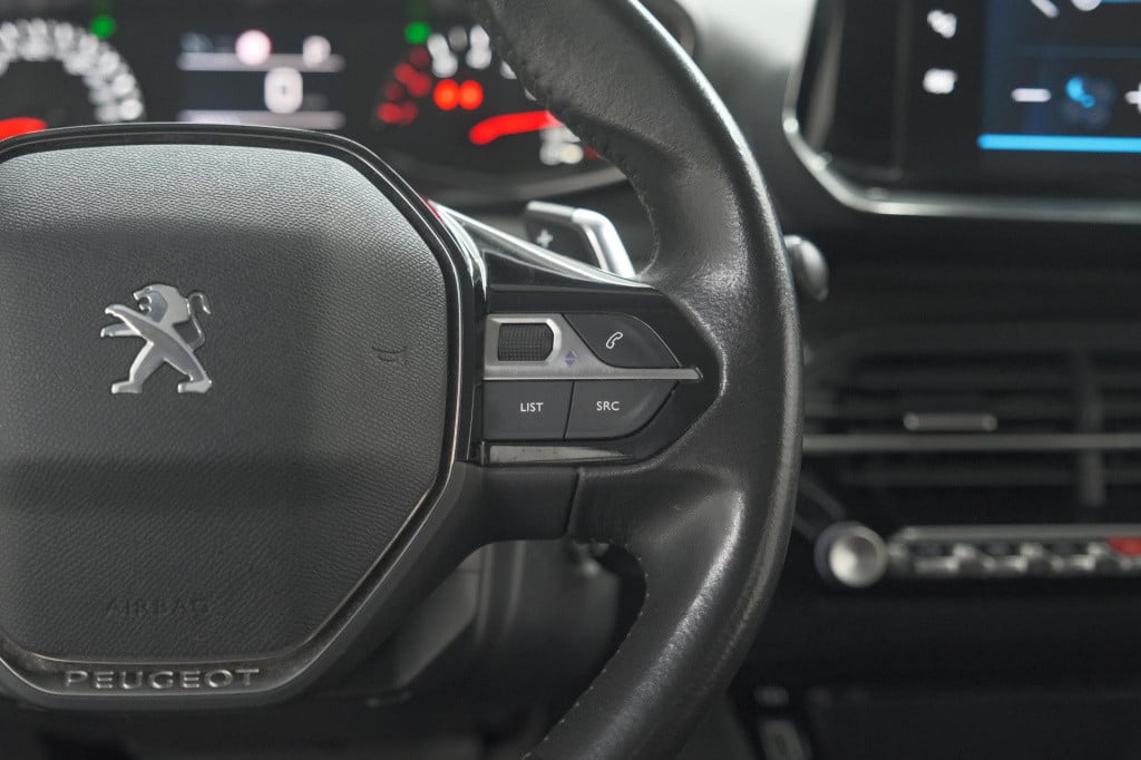 Peugeot 208 puretech 100 eat8 active | trekhaak | parkeersensoren | navigat