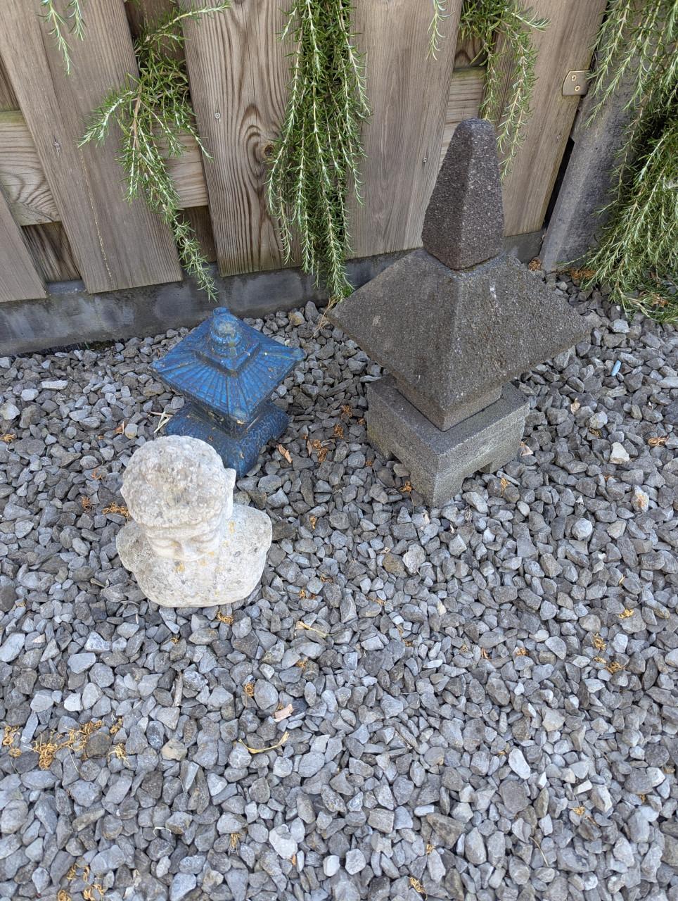 Boeddha kop, 2x pagode en boeddha op sokkel