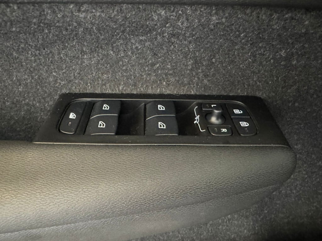 Volvo XC40 1.5 t4 recharge r-design