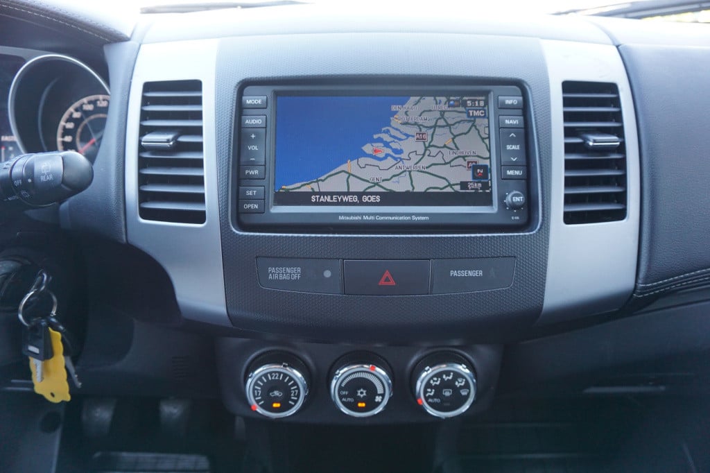 Mitsubishi Outlander 2.0 intro edition airco / navi / cruise / camera / lm 