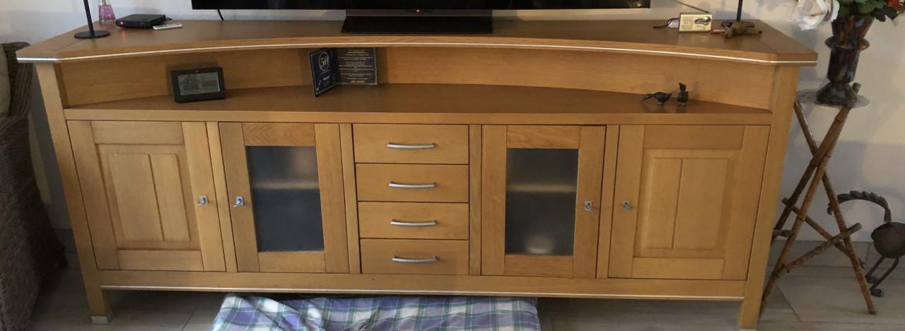 Mooie 2/3 pers bank en kasten tafels stoelen