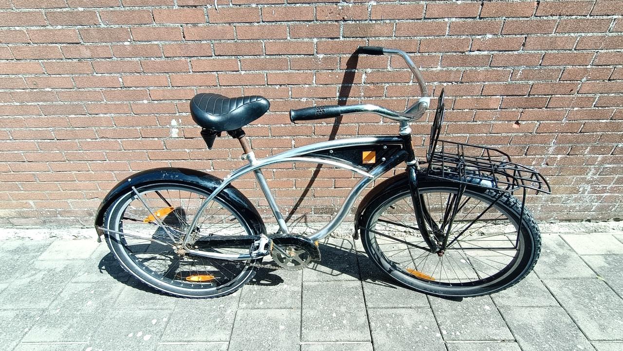 Aparte fiets voor jongens /heren. Banden goed, 26 inch.