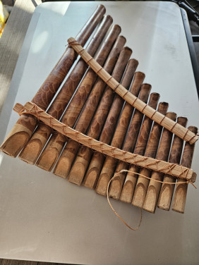 Prachtige grote vintage panfluit met 13 buizen van bamboe...