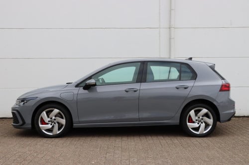 Set originele VW Golf 8 velgen, model Richmond met Bridgestone zomerbanden