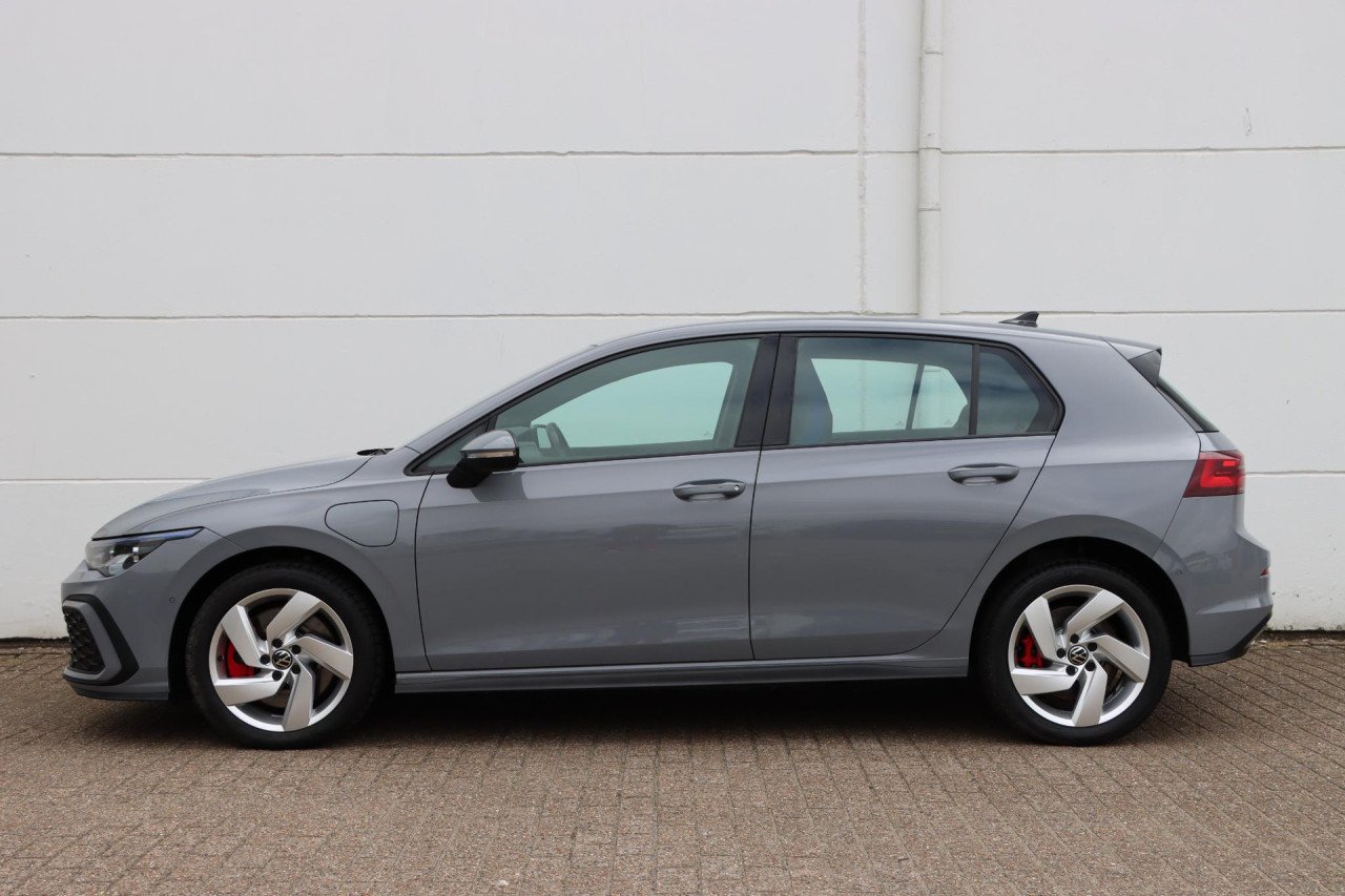 Set originele VW Golf 8 velgen, model Richmond met Bridgestone zomerbanden