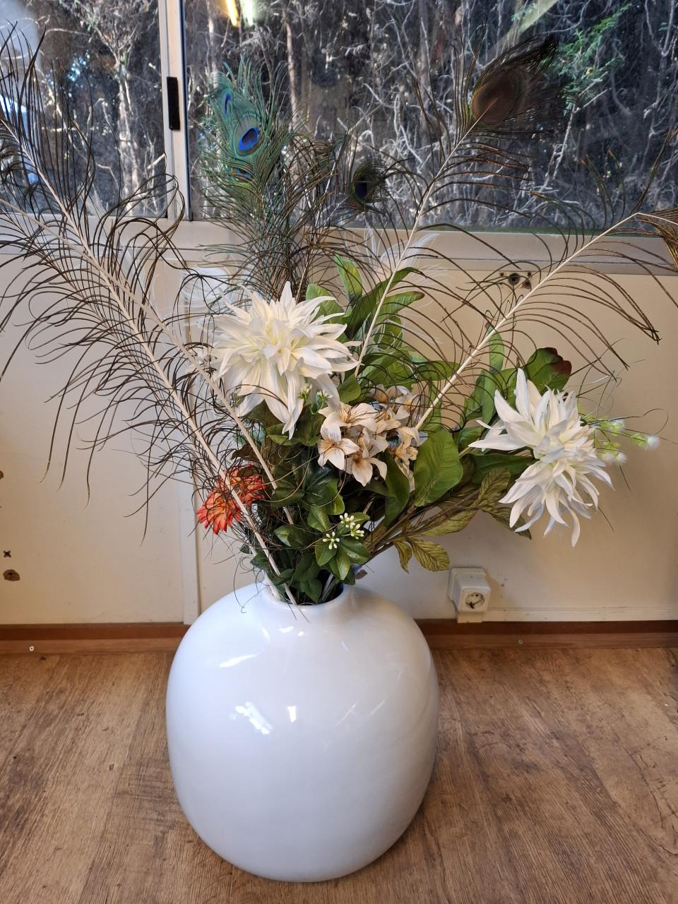 Grote vaas inclusief kunstbloemen