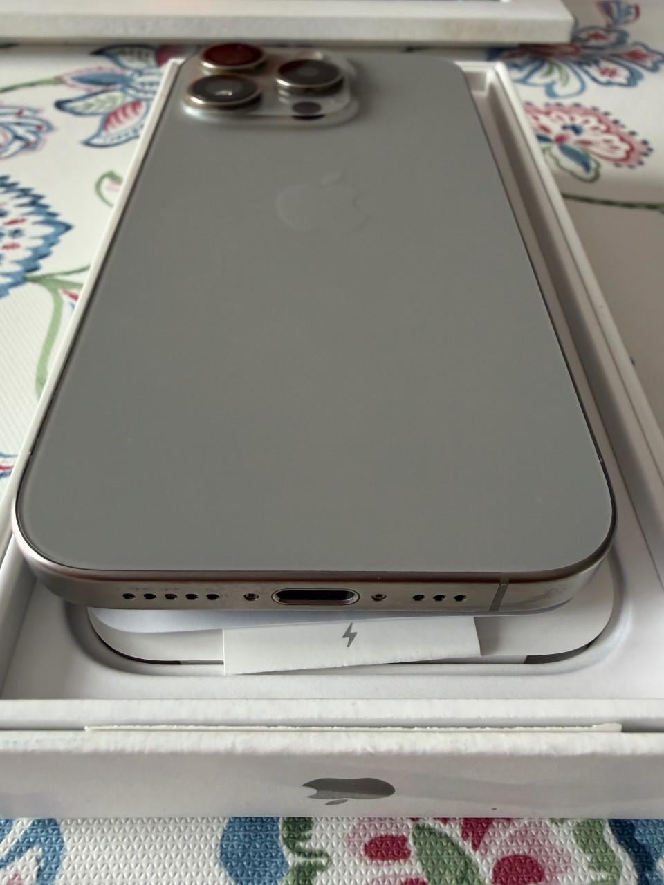 Iphone 15 pro z.g.a.n.