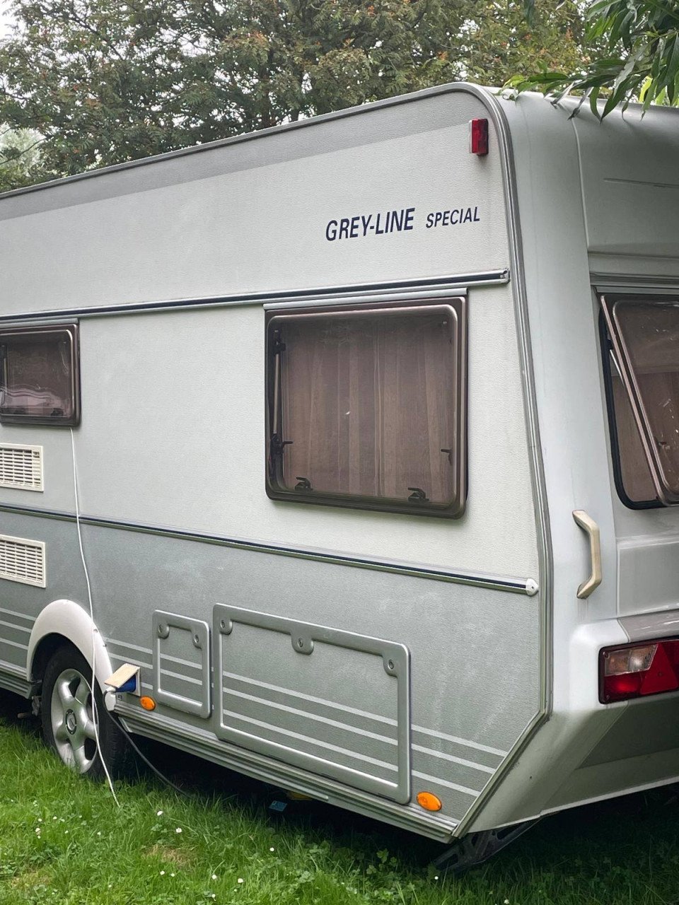 Kip 50 TDB (2001) met voortent plus uitbouw