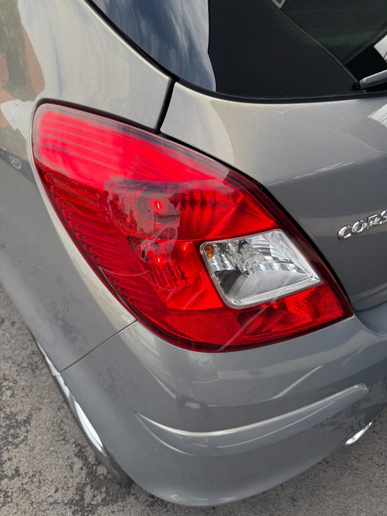Opel Corsa 1.2 ecoflex selection - airco - stoelverwarming