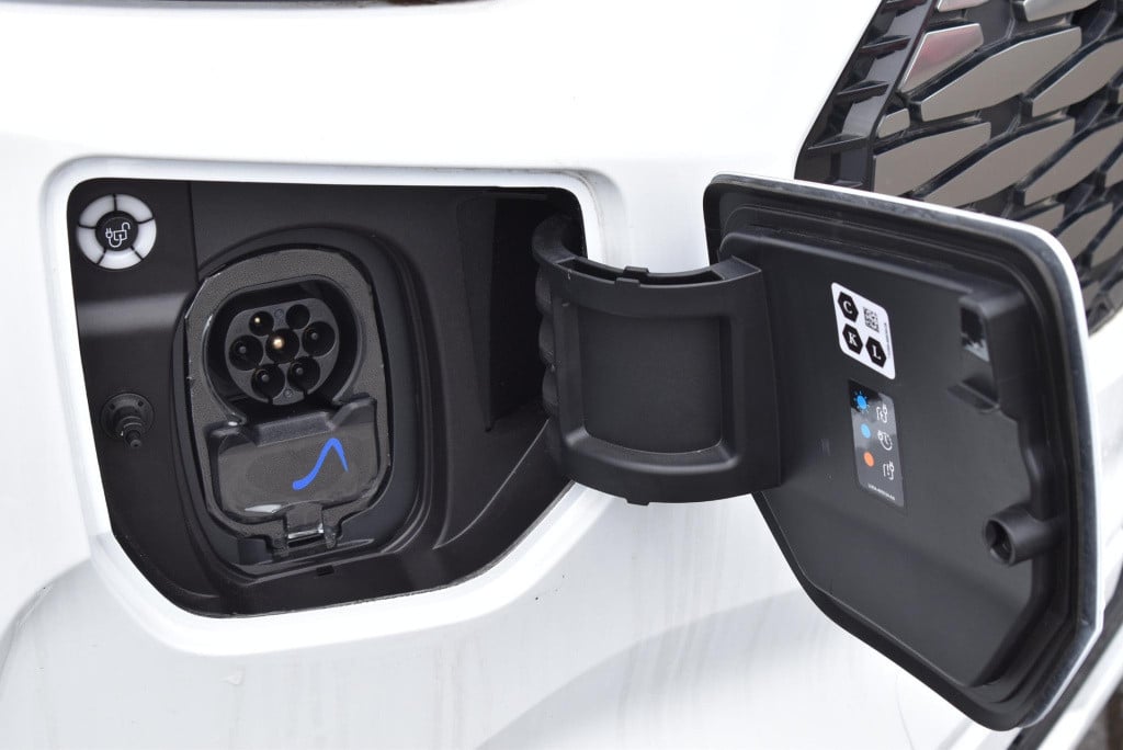 Ford E-transit cust. 320 l1h1 limited 65 kwh | uit voorraad leverbaar! | fr
