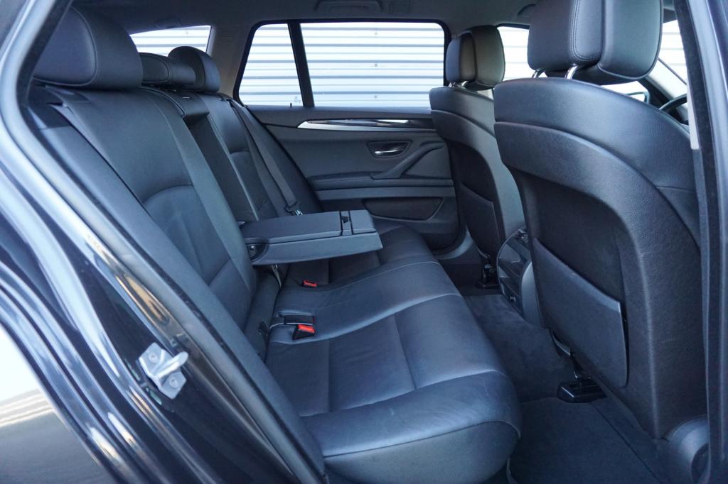BMW 5 Serie touring 520i high executive automaat - climate / navi / cruise 