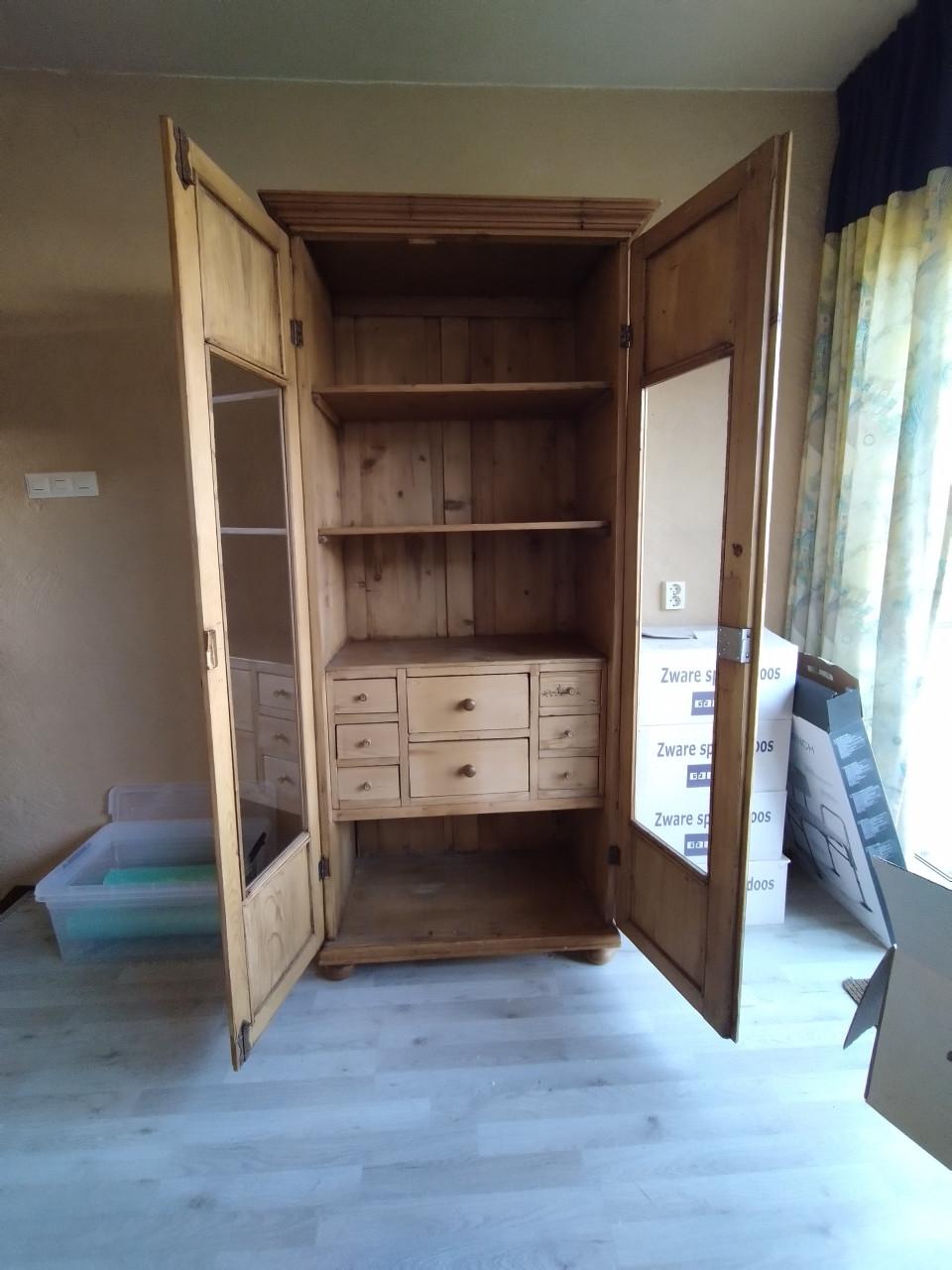 Grenen servieskast 150 euro.