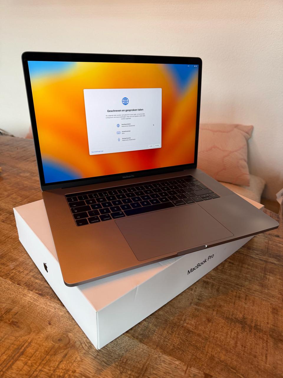 Macbook Pro 15Inch A1707 (2017). Nieuwstaat!