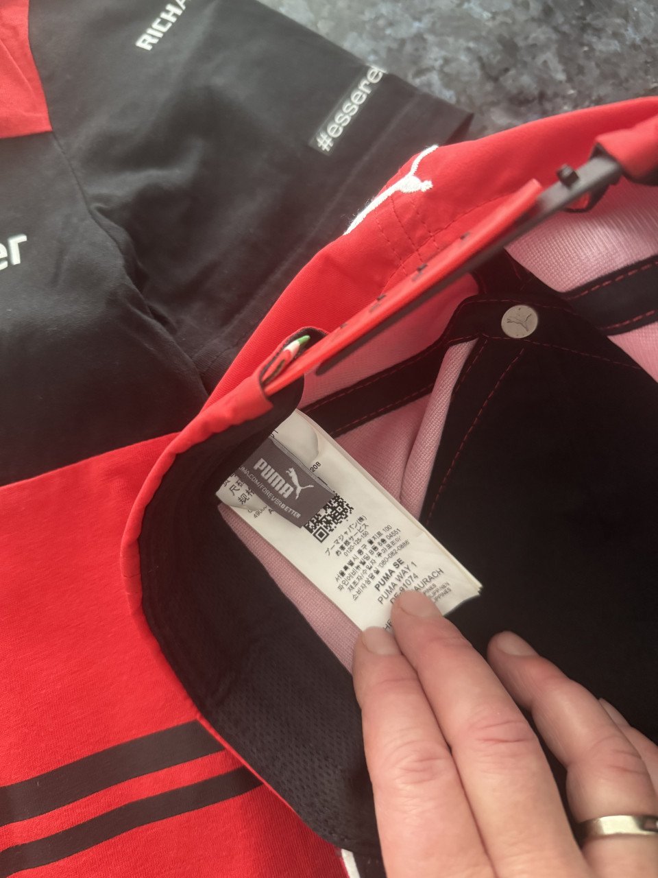 Ferrari shirt + pet o