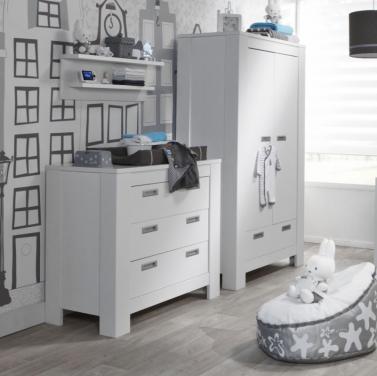 Commode, Hanglegkast en Wandrek voor babykamer