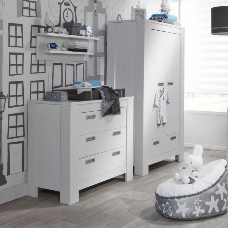 Commode, Hanglegkast en Wandrek voor babykamer