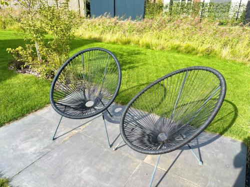 2x zwarte loungestoel tuin